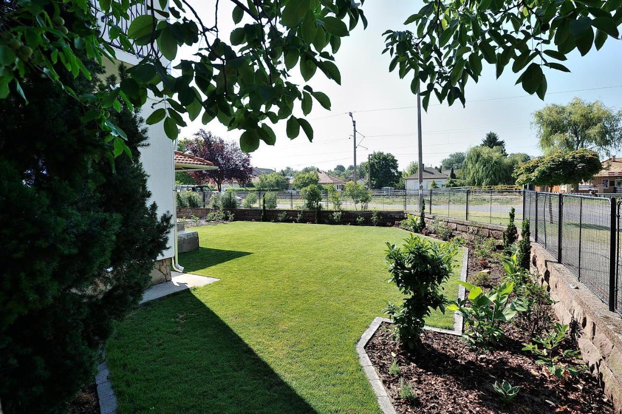 Best Apartman Lelle Balatonlelle Exteriér fotografie